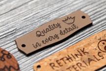 Etiqueta de cuero sintético de cactus con grabado «Quality in every detail» - N° de artículo 3003