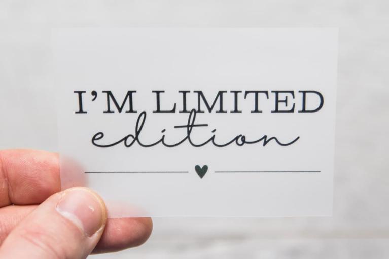 Imagen termoadhesiva de desigñador \"I\'M LIMITED edition\" de Unikati – Bag Design (N° de artículo 9402)