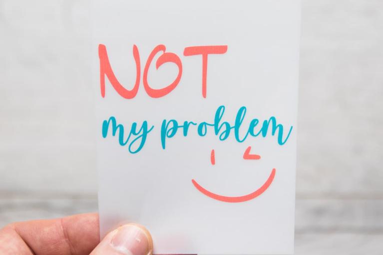 Imagen termoadhesiva de desigñador \"NOT my problem\" de Unikati – Bag Design (N° de artículo 9412)